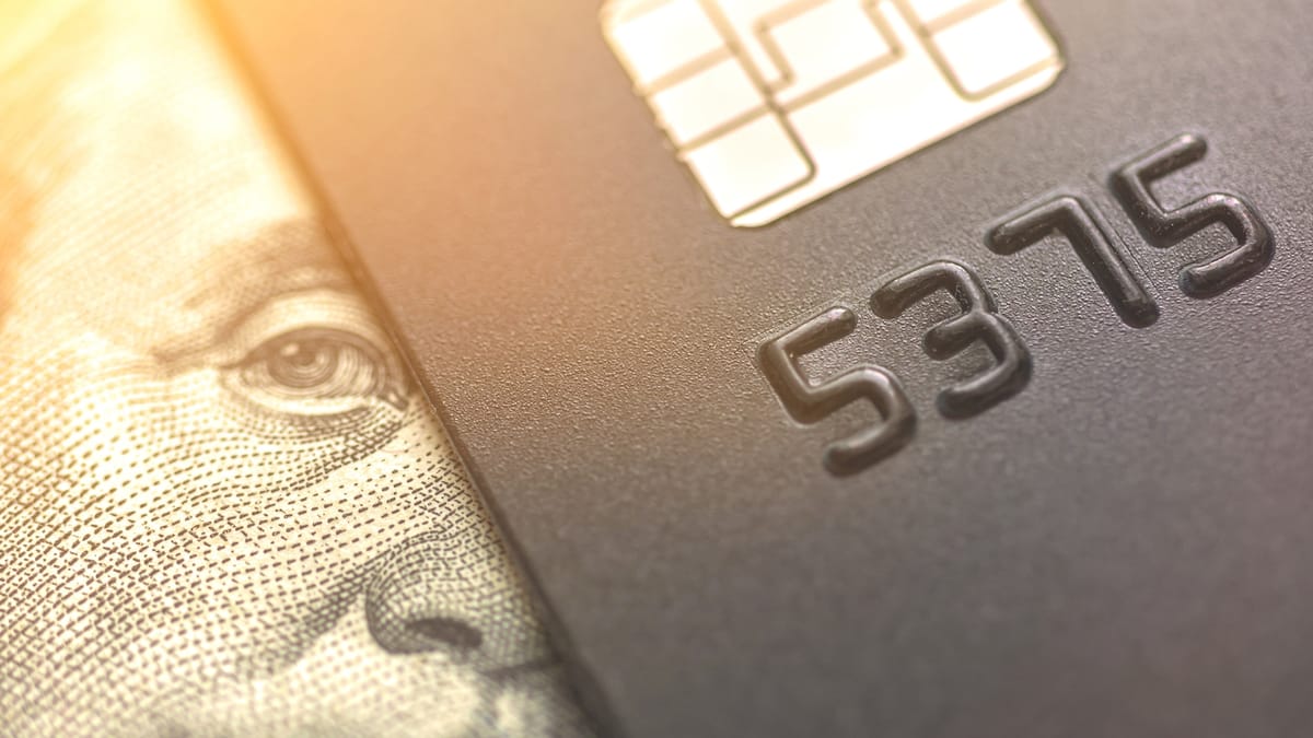 Ce este un card bancar și cum funcționează